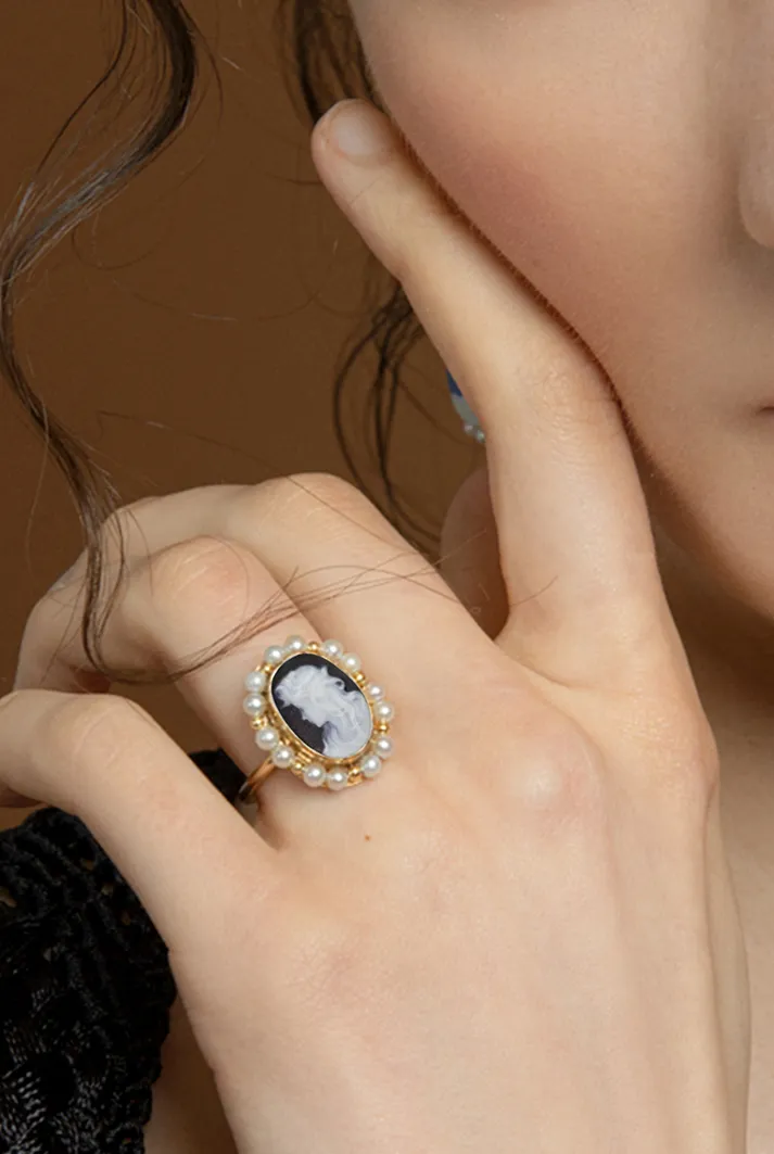 Little Lovelies Black Cameo Pearly Ring